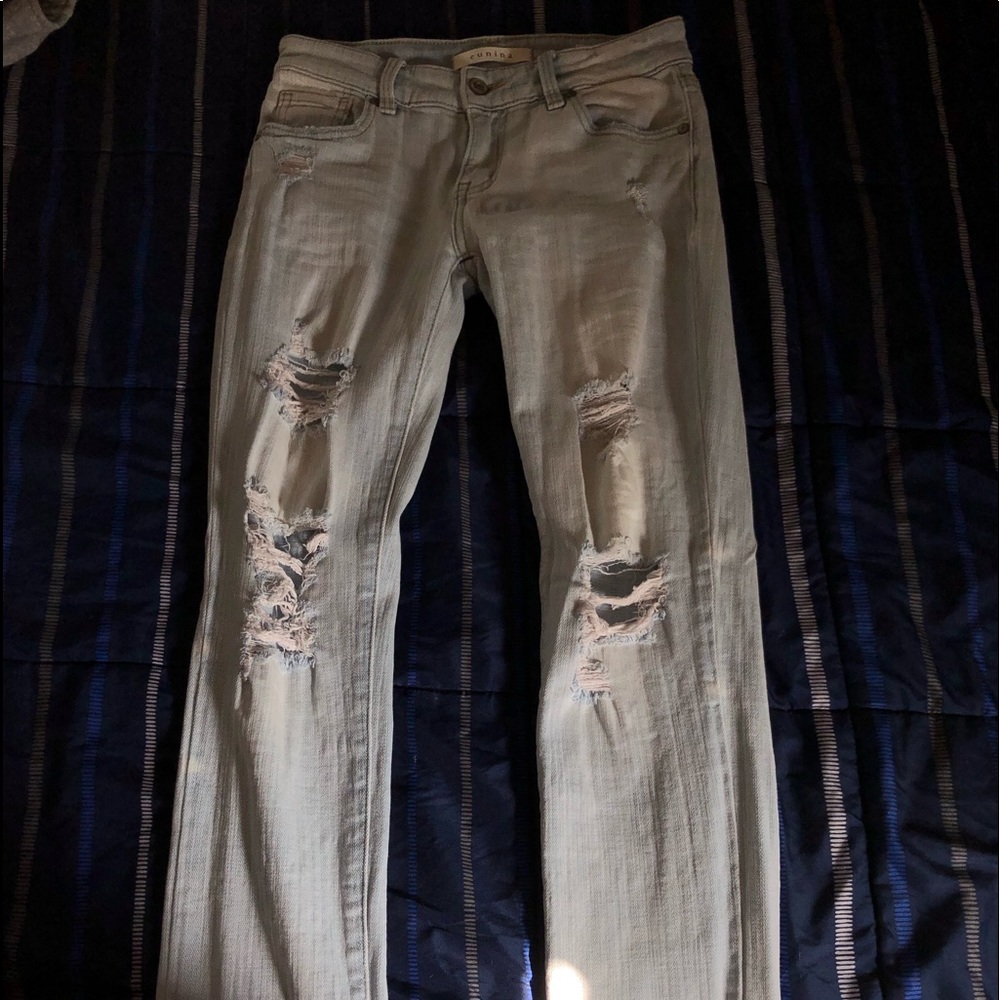 lightwash ripped skinny jeans